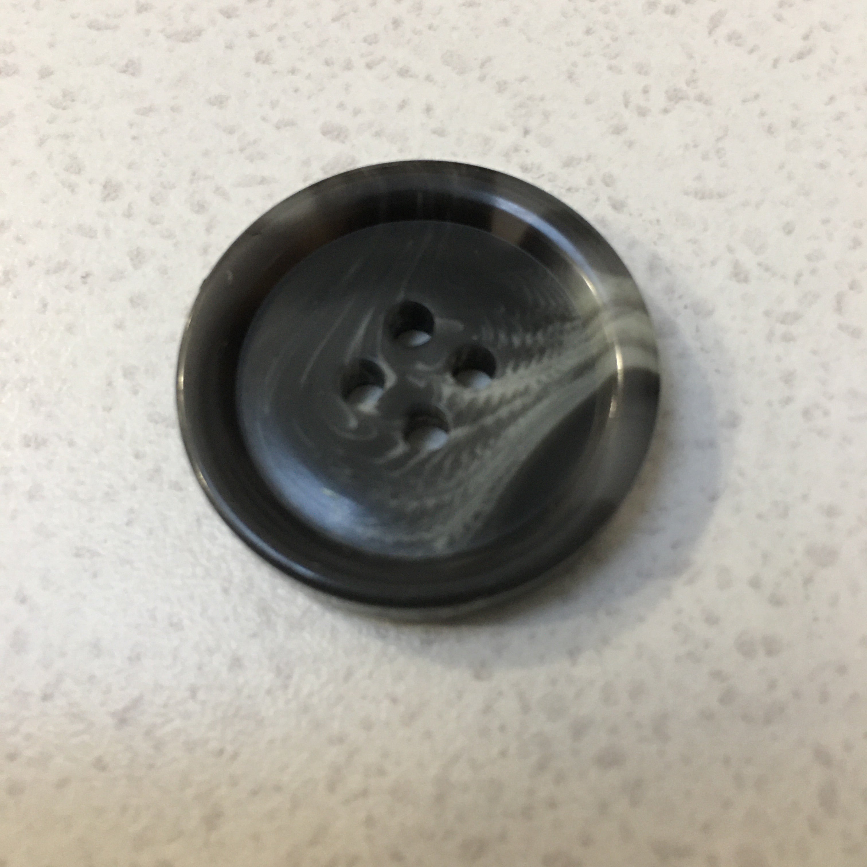 Heart Resin Button in Tiger Eye Black - 11 mm (0.43)